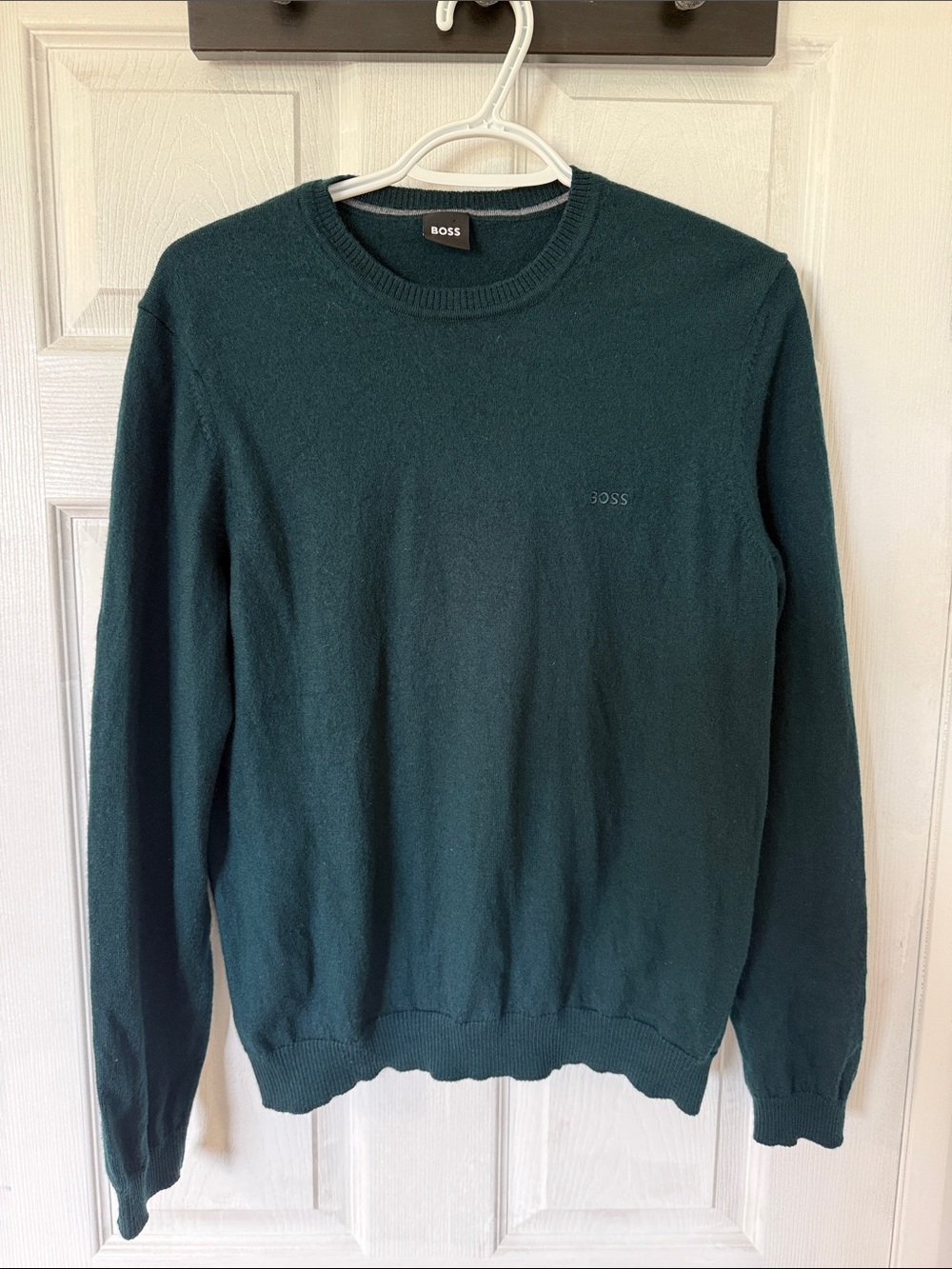 100% wool Boss Crewneck Sweater P18.6 L24 S19